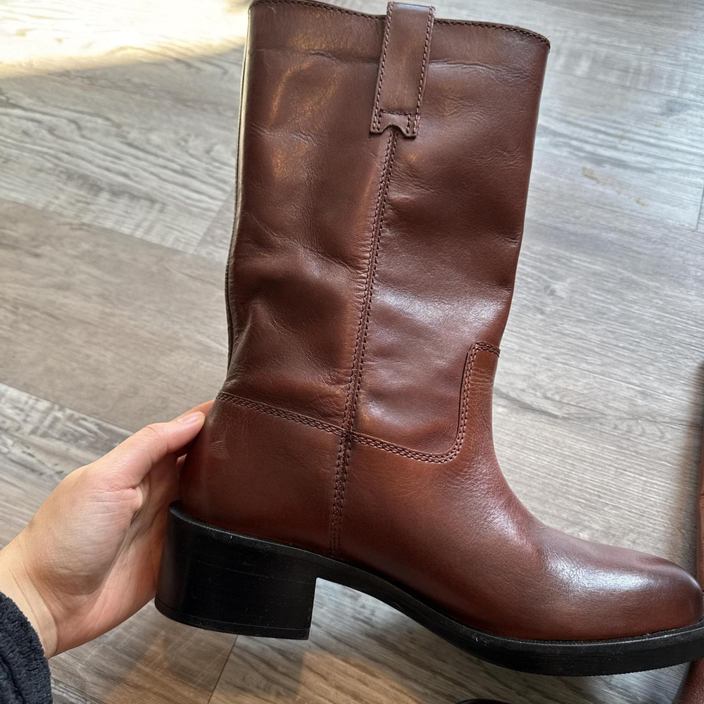boots - Picture 3 of 8